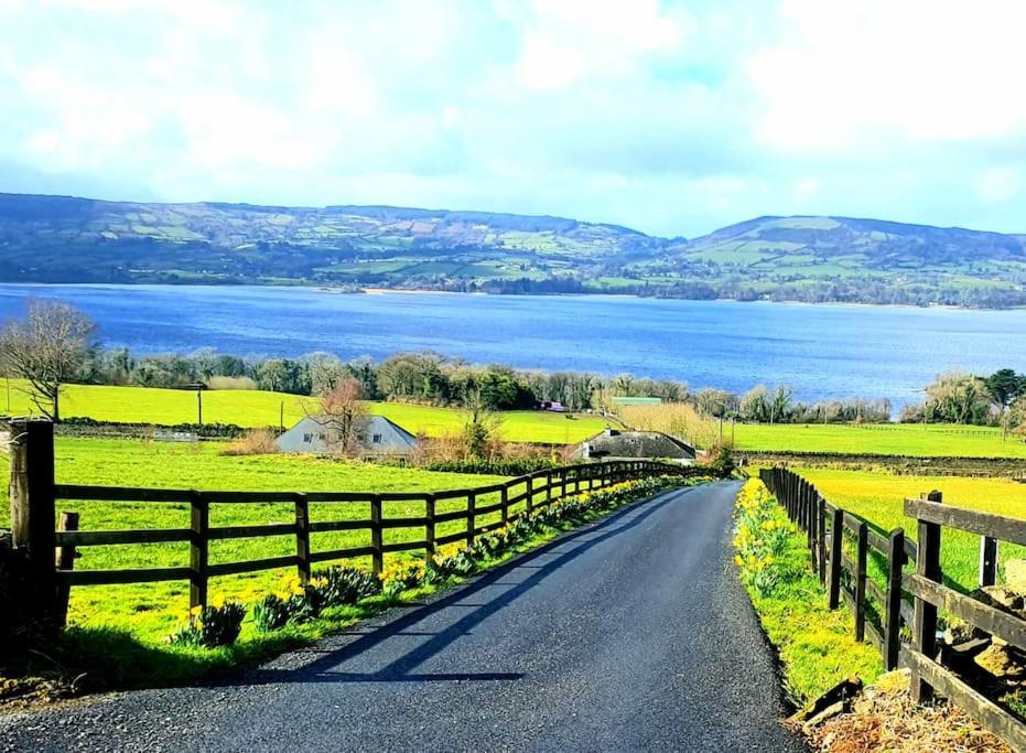 Cosy Self Contained Cottage With Stunning Views Killaloe Bagian luar foto