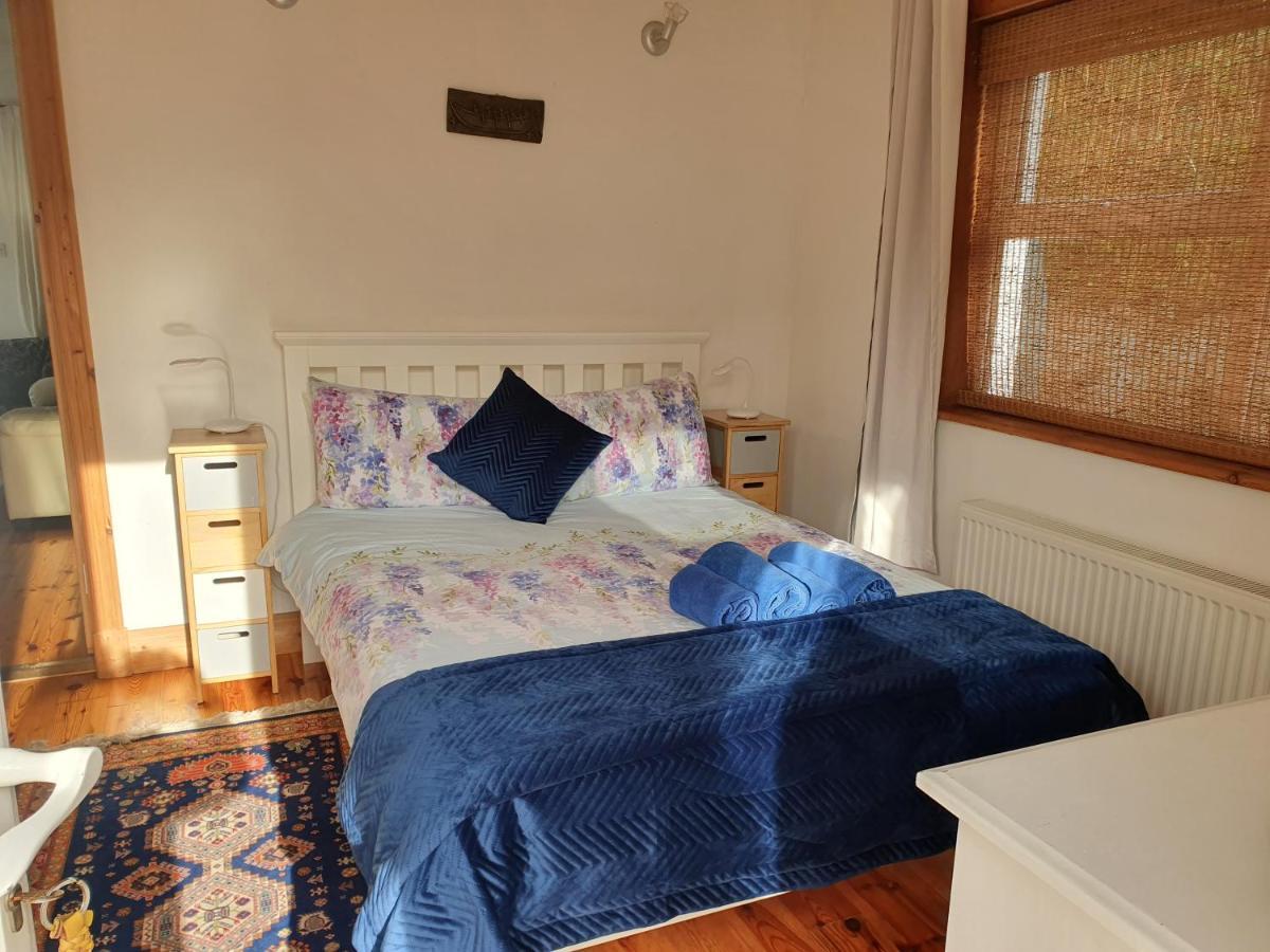 Cosy Self Contained Cottage With Stunning Views Killaloe Bagian luar foto
