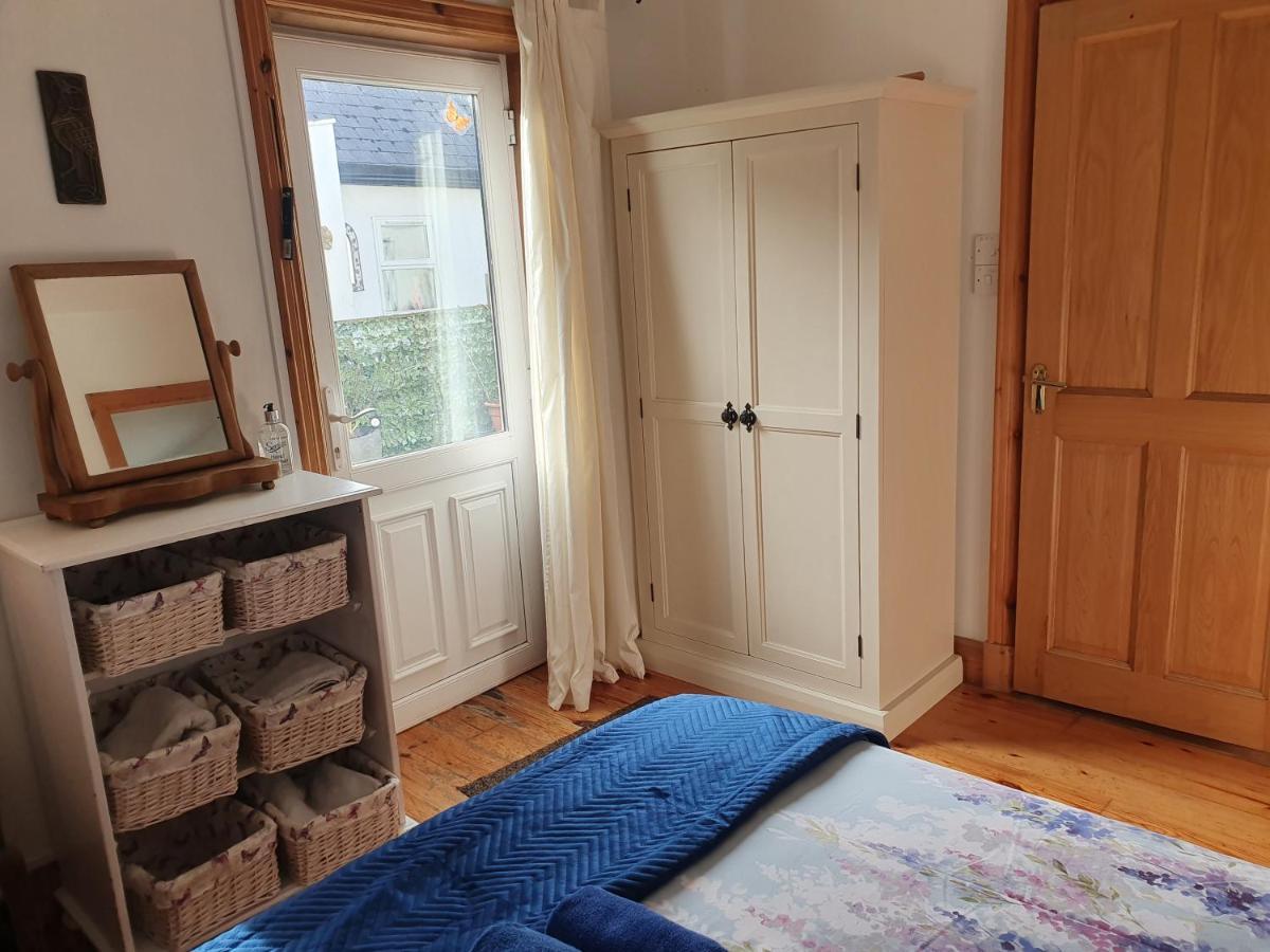 Cosy Self Contained Cottage With Stunning Views Killaloe Bagian luar foto